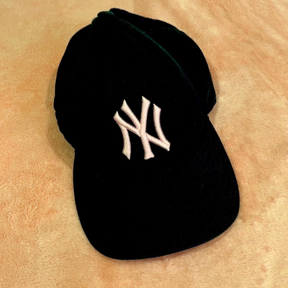 Women’s/teens NEW YORK YANKEES logo hat cap BLACK AND PINK LOGO